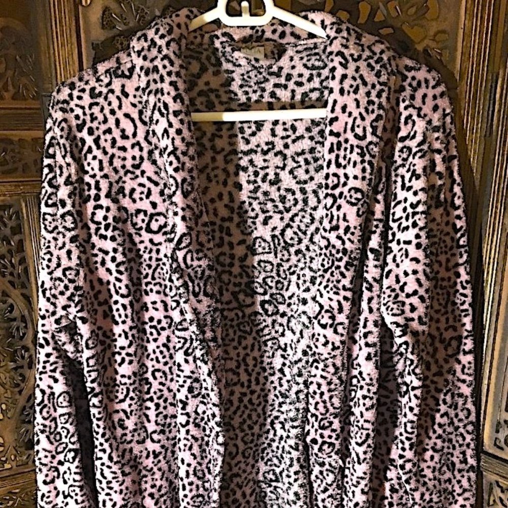 ULTA PINK AND BLACK CHEETAH LEOPARD ANIMAL PRINT LONG SLEEVE SOFT PLUSH ROBE S/M